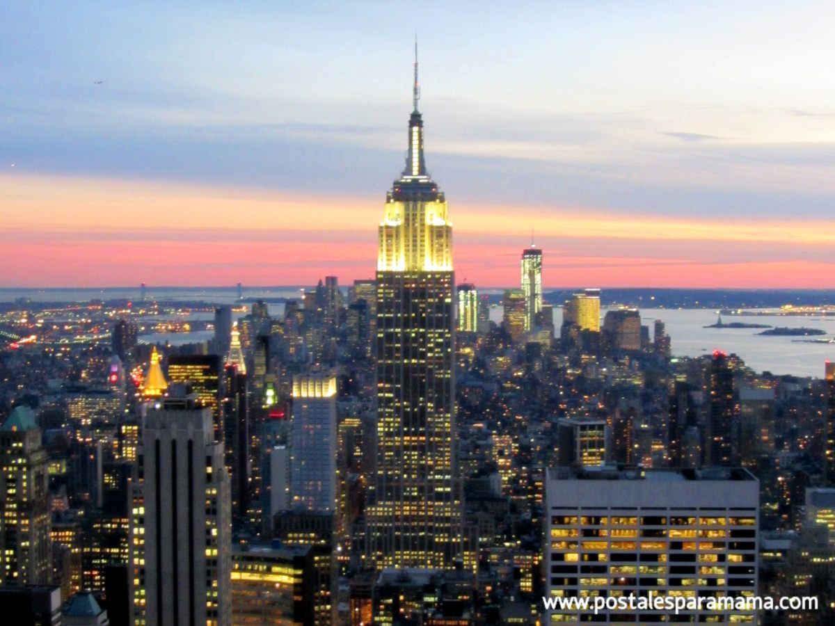 Enamorados en el Empire State - Postales para Mamá