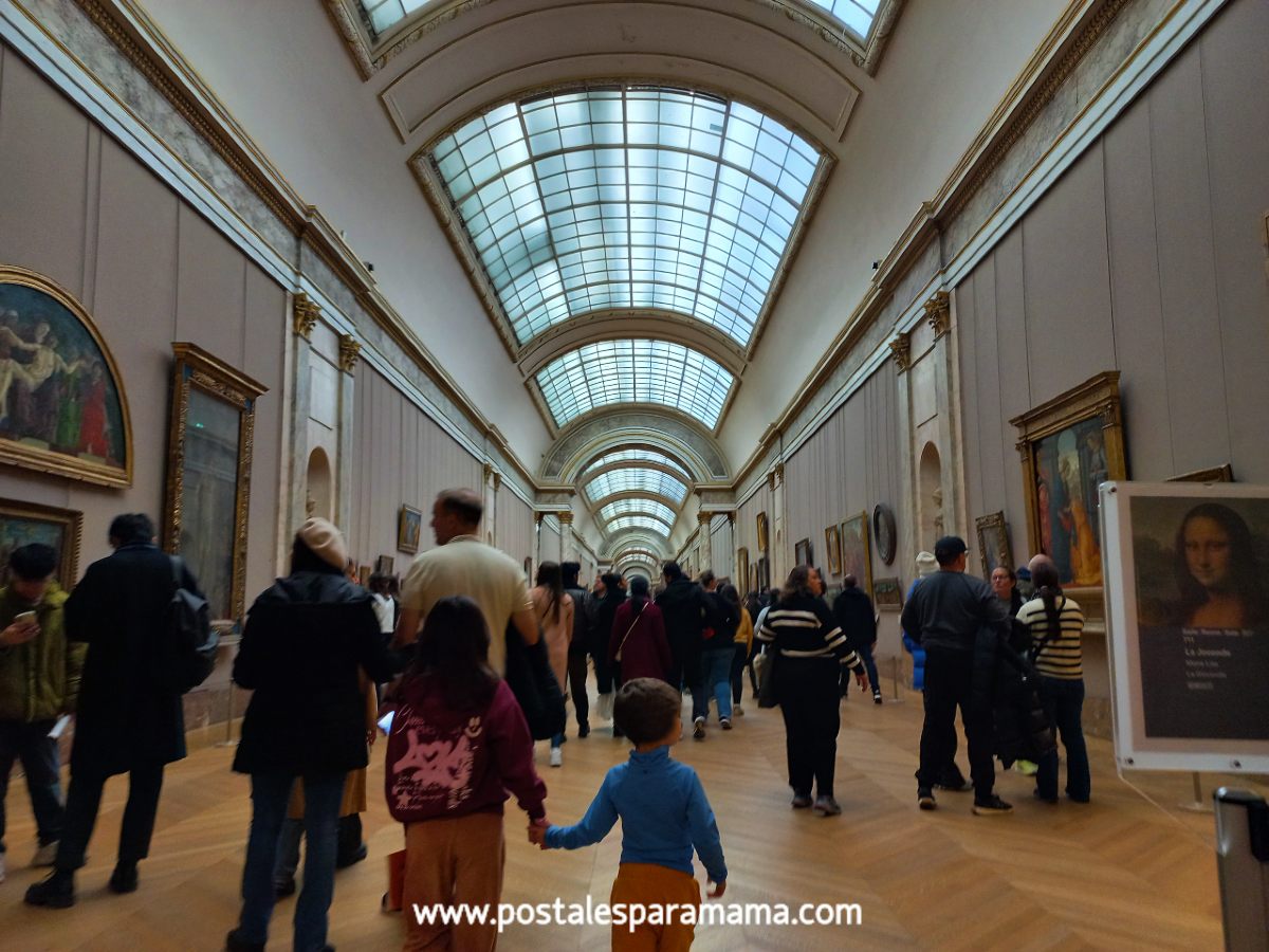 Louvre con niños-PostalesparaMamá